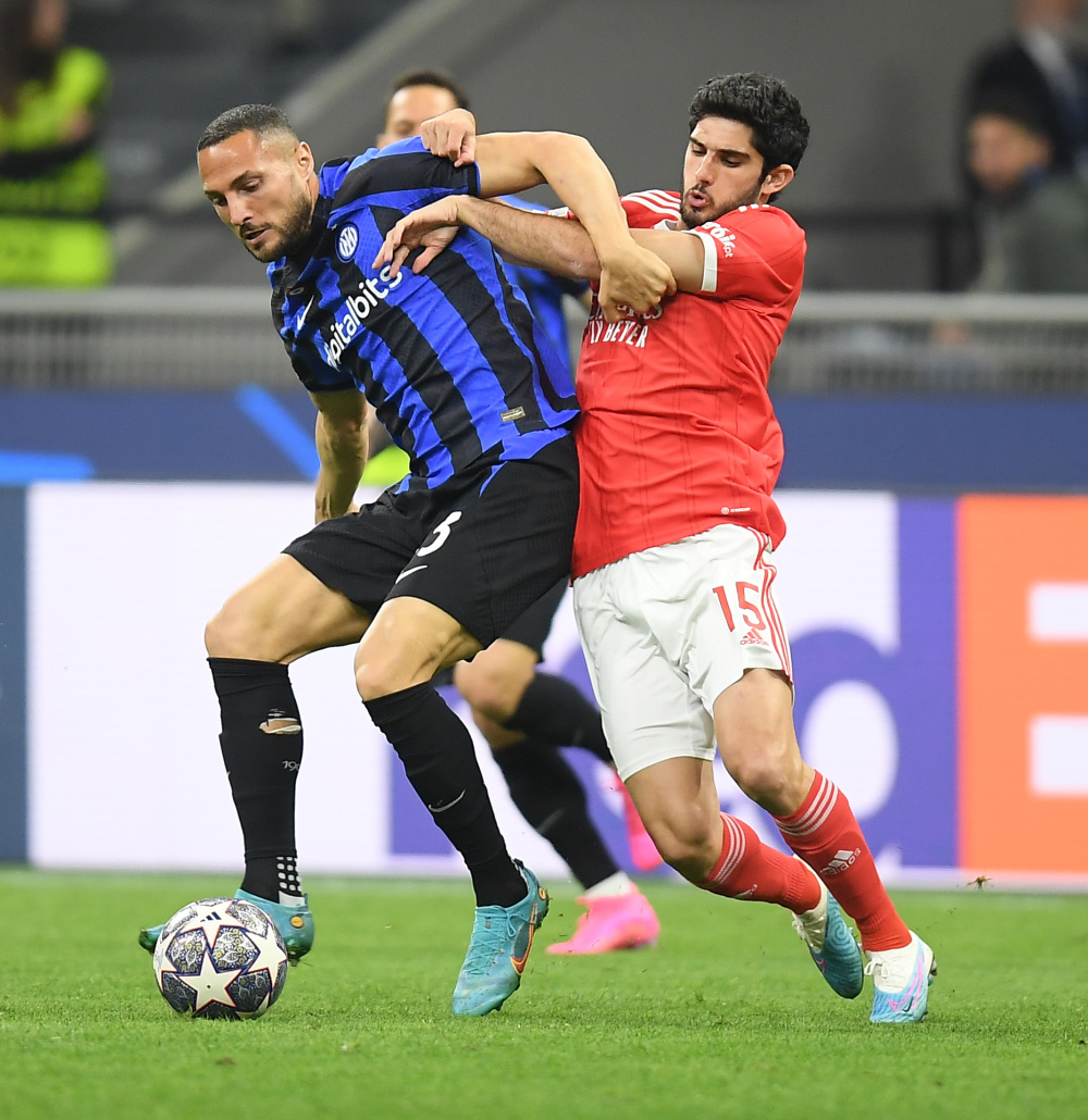 强势回归！萨内首次单场国家队比赛造3球，第二次梅开二度