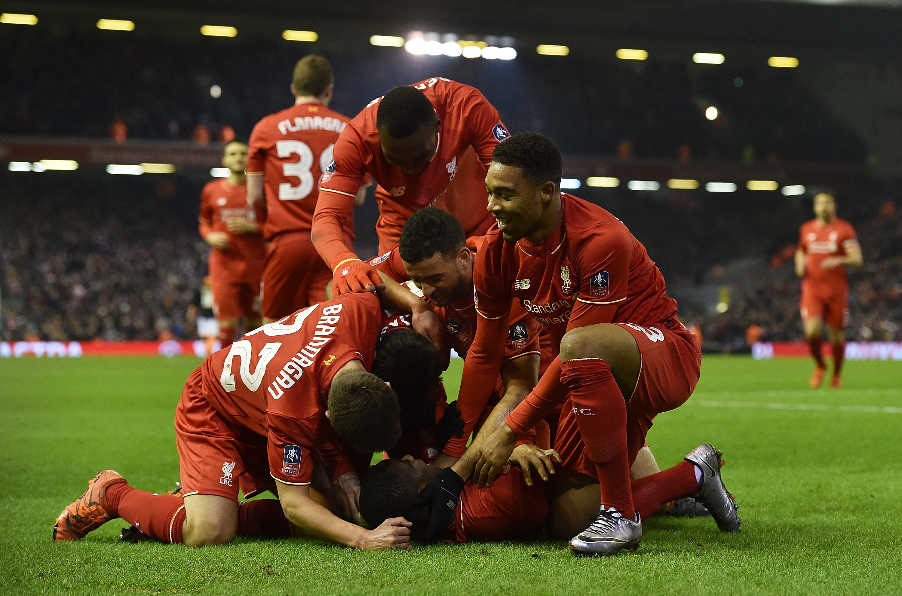 弗兰克：获胜后热刺晋级形势大好，西蒙斯延续了自身好状态