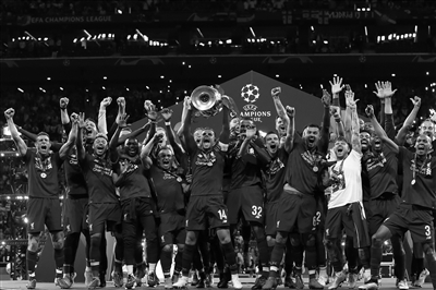 2025／26赛季英超：萨拉赫被拿出欧冠名单，是冷处理还是告别前奏（2025／26英超：萨拉赫遭排除欧冠名单，冷处理还是告别序曲？）