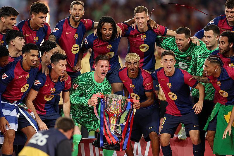 客场对贝蒂斯上半场就上演帽子戏法，费兰是西甲历史第一人