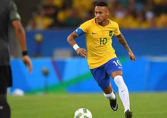 不讲理！特雷·杨追身三分再中 第三节已经拿到12分（火力全开！特雷·杨又中追身三分，第三节斩获12分）