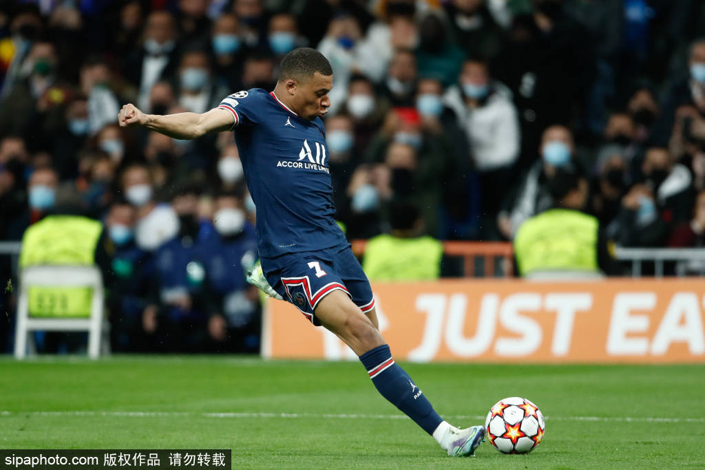 利物浦乱了！外媒：斯洛特将下课，萨拉赫会去沙特，范戴克施压