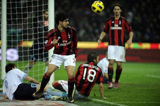 若塔曾为两队效力过，波尔图vs马竞赛前致敬若塔兄弟