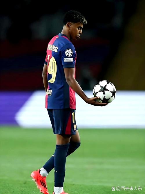 2025中足联颁奖会：国安前锋法比奥获中超最佳射手奖（2025中足联年度颁奖：国安前锋法比奥荣膺中超金靴）