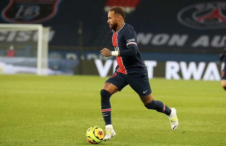 热刺抵达韩国受到热烈欢迎，有球迷在与麦迪逊合影时激动流泪