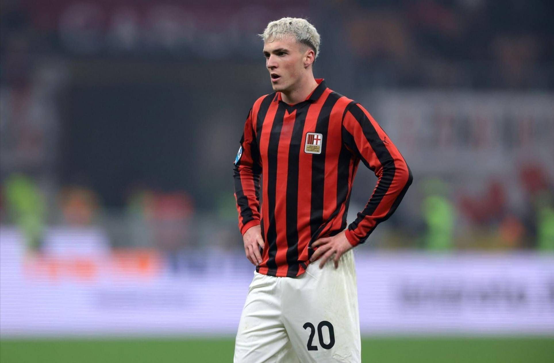 赵鸿刚因耳光大赛引发舆论，鸽武缘退位为信鸽爱好者，玄武挑战引发流量狂欢，传统武术遭网络戏谑与质疑。