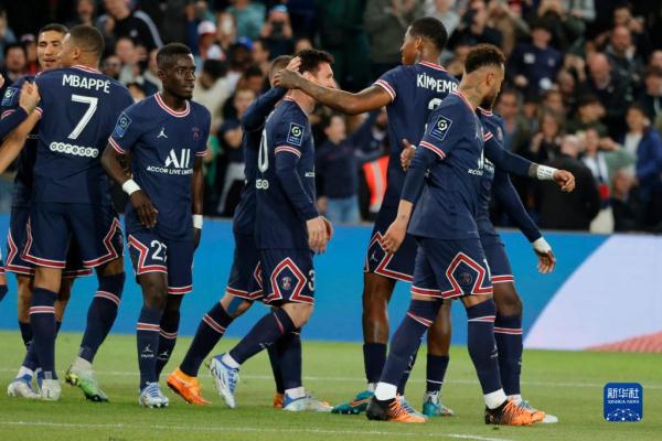 38岁梅西依旧掌控比赛，用瞬间决定胜负，展现非凡实力。