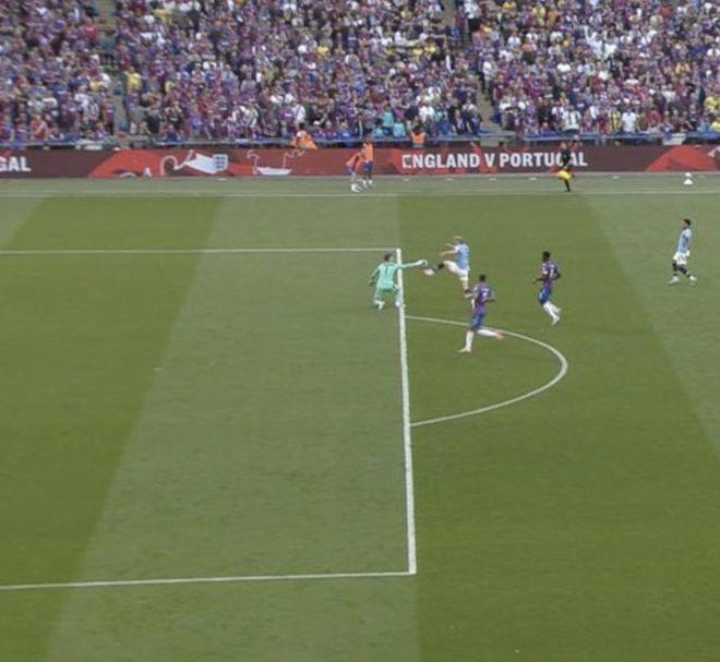 本菲卡旧将路易松晒照说在学习，照片显示他问AI足球总监职责