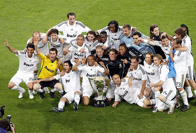 爱德华兹半场12分4失误，兰德尔10中5拿到14分