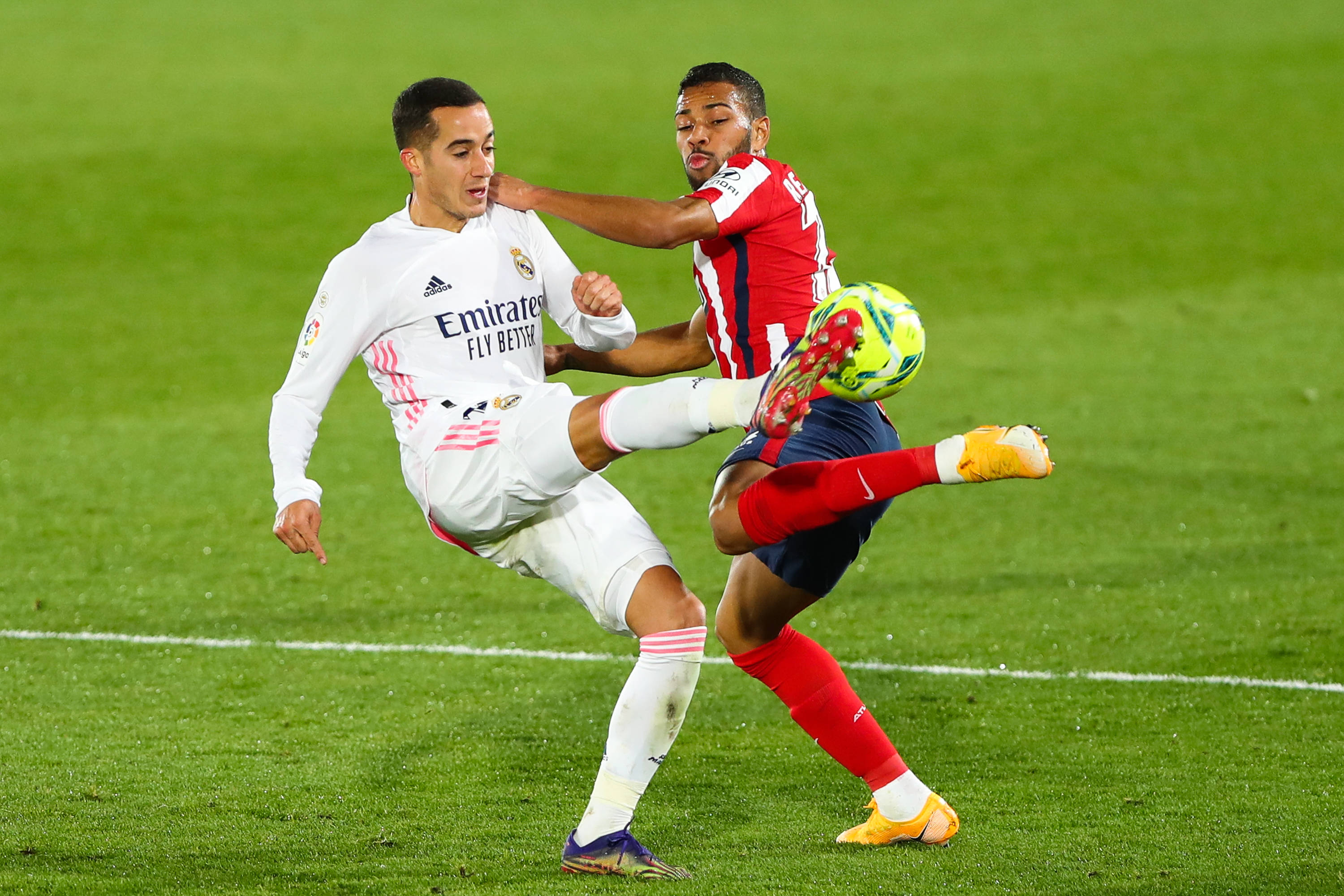 记者：帕尔默缺席欧冠赛前训练，但球员并未受伤