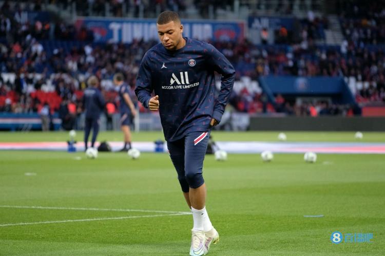 记者：曼联想3000万镑卖掉霍伊伦，在和潜在俱乐部谈判