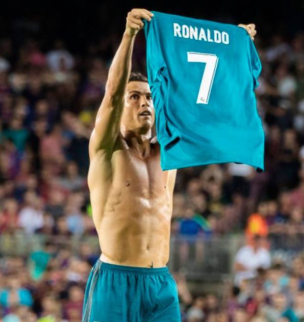 斯帕莱蒂：当后卫不是就为了断对手的球，拿球时要享受比赛（斯帕莱蒂：后卫职责不止断球，持球要享受比赛）