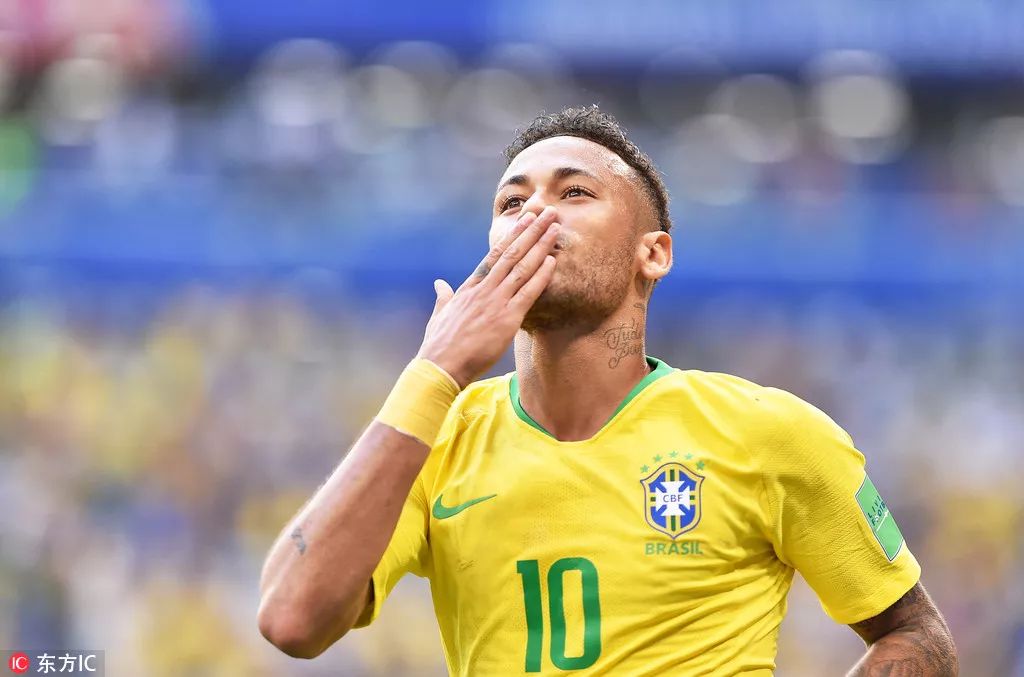 欧冠92年改制后戴帽数前10：梅西、C罗8次第1，姆巴佩5次第4（1992年欧冠改制后戴帽榜前十：梅西、C罗各8次并列第一，姆巴佩5次居第4）